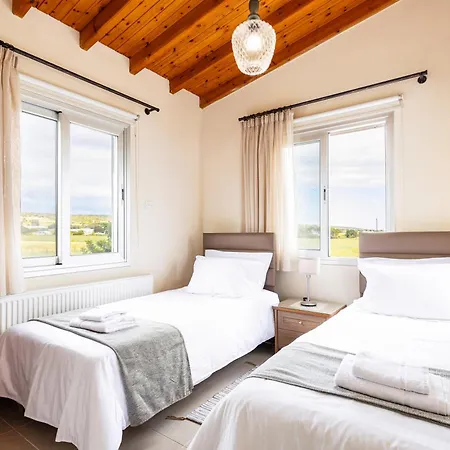 Chrysta * Agios Theodoros