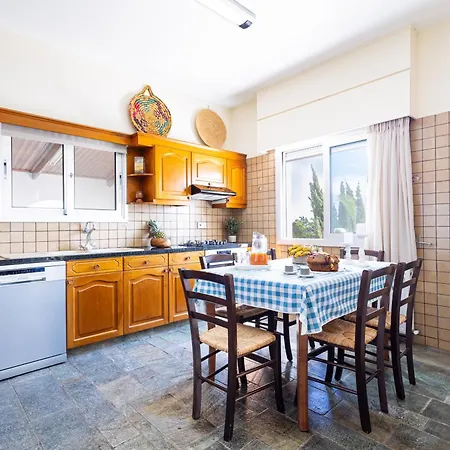 Chrysta Agios Theodoros