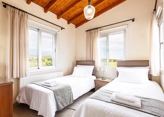 Chrysta * Agios Theodoros