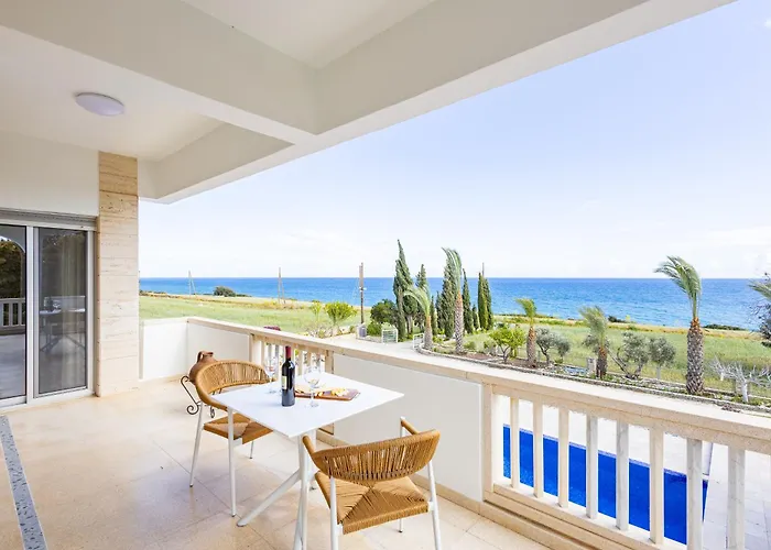 Chrysta Vila Agios Theodoros