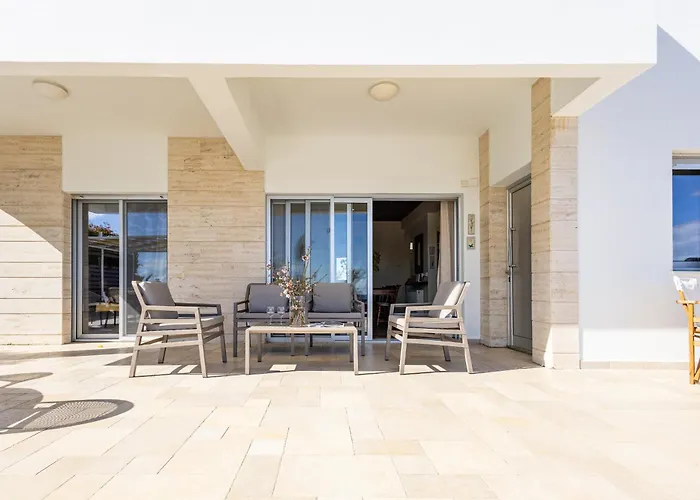 Chrysta Agios Theodoros